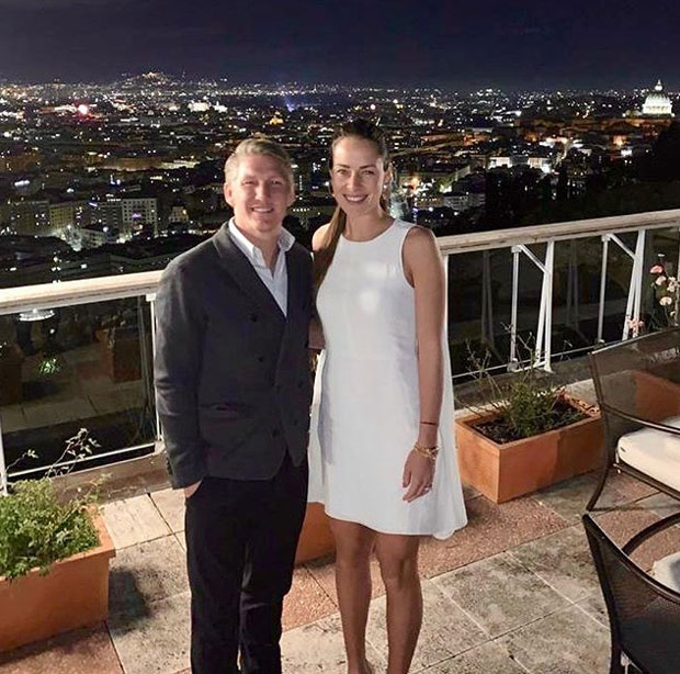 Ана Ивановић ужива са мужем у проводу